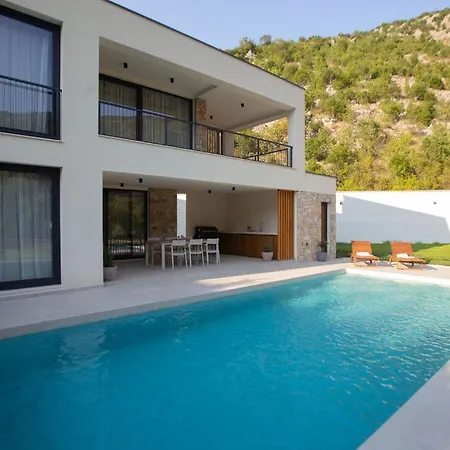 Villa B-bunica Retreat