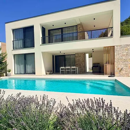 Villa B-bunica Retreat *