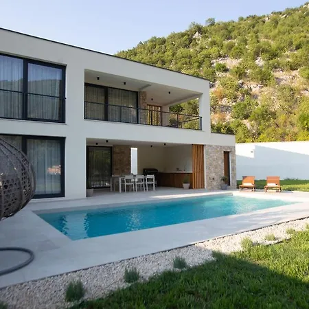 Villa B-bunica Retreat Malo Polje