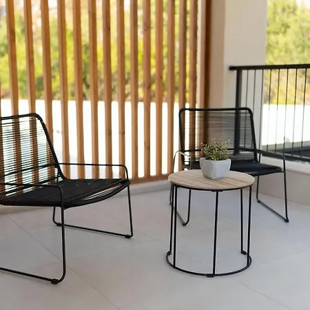 B-bunica Retreat Villa *