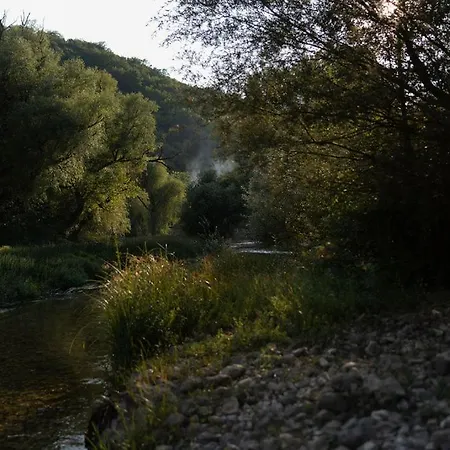 B-bunica Retreat * Malo Polje