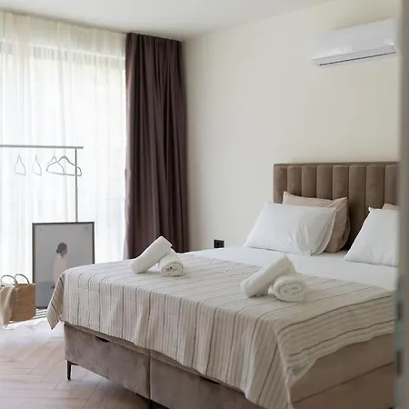 B-bunica Retreat Villa *