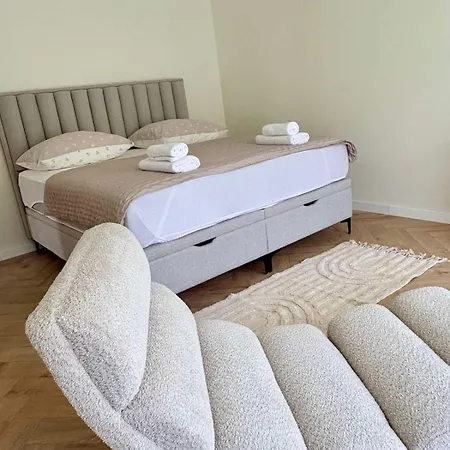 B-bunica Retreat Villa
