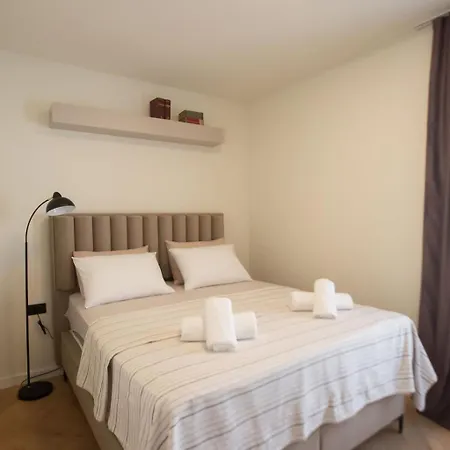 B-bunica Retreat Villa *