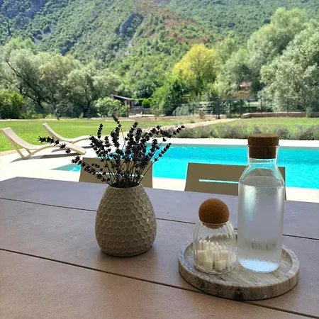B-bunica Retreat Malo Polje