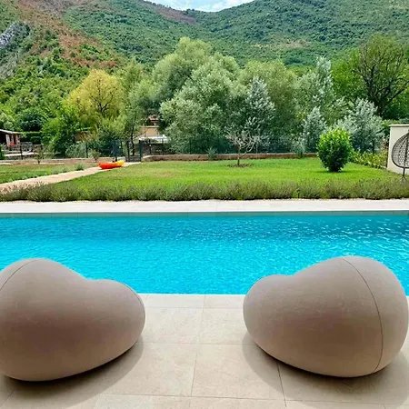 B-bunica Retreat * Malo Polje