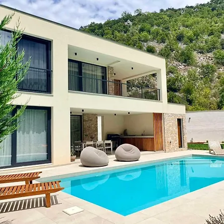 Villa B-bunica Retreat